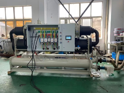 1200KW冷量水冷螺杆发往国外